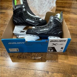 Boys Size 5 Bauer XLs Black and White Hockey Skates